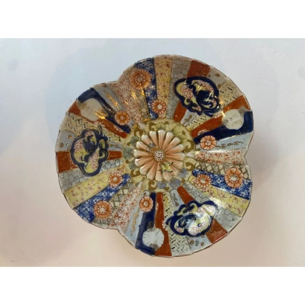 Antique Japanese Imari Scalloped Fan Bowl Hand Painted Gold Gilt Moriage 8 inch